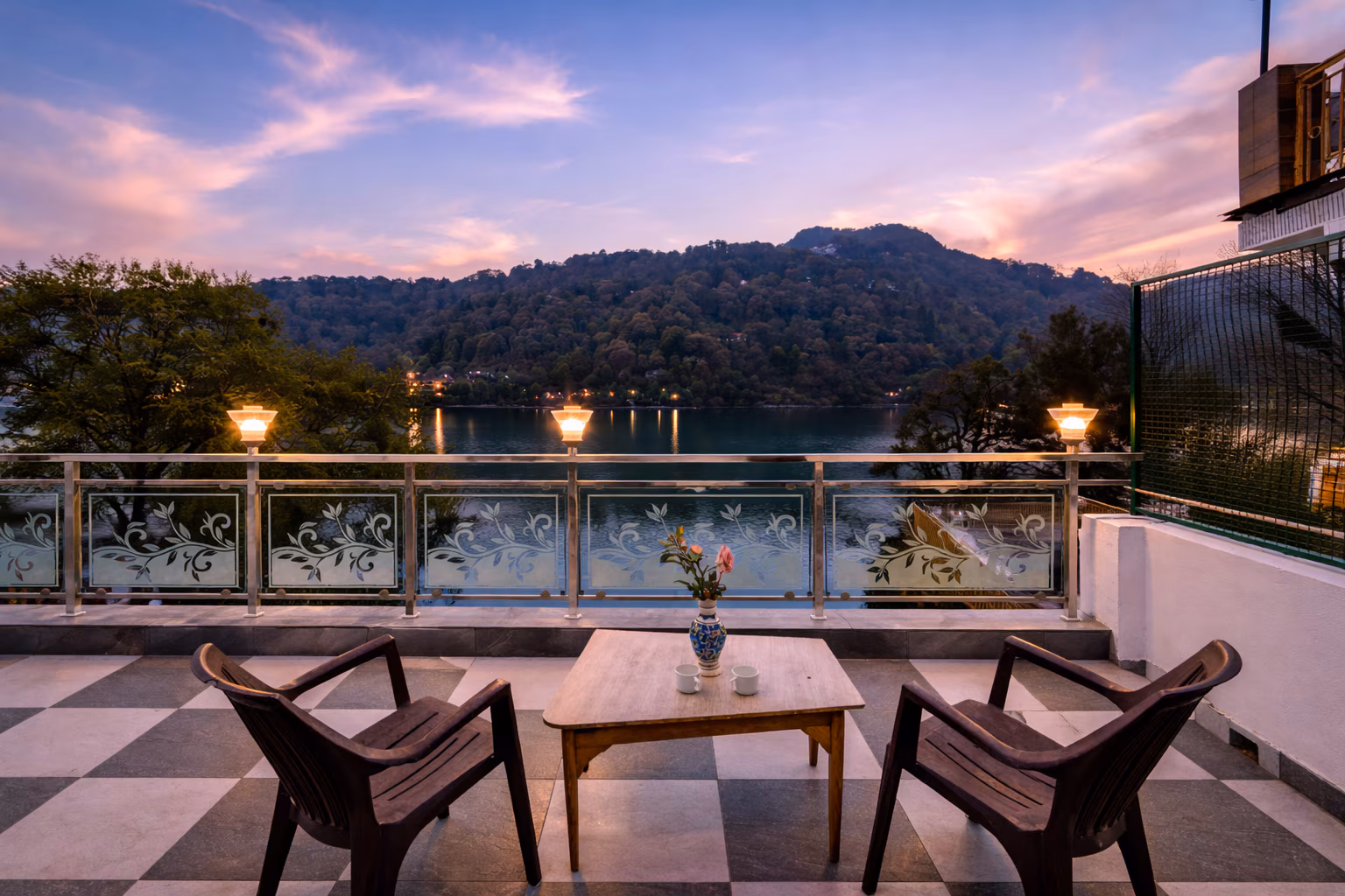 Hotel Lake View