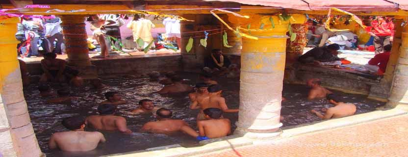 Tapt Kund (hot spring – Badrinath)