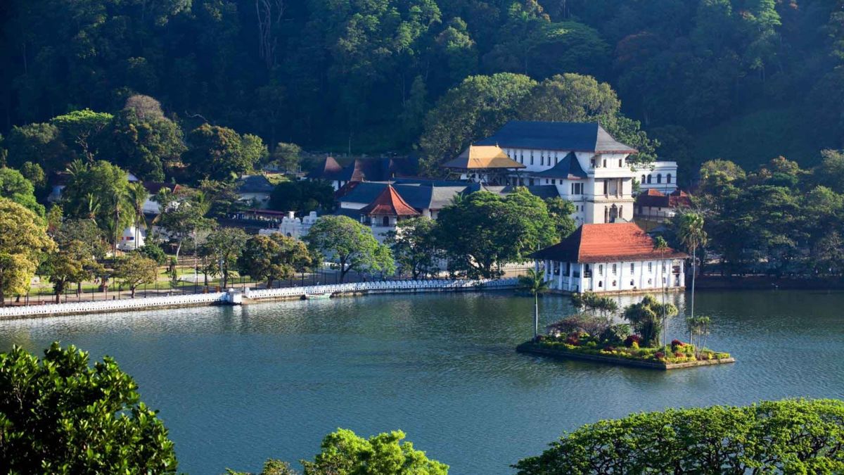 Kandy Lake